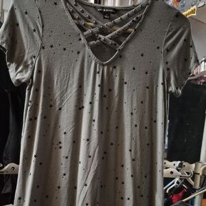 Rock & Republic Gray Star Short Sleeve Top